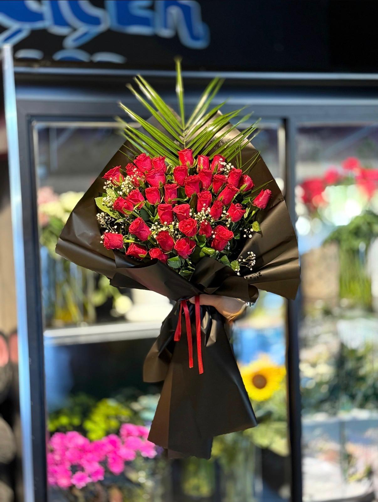 41 Kırmızı Güllerden Oluşan Yatay Buket